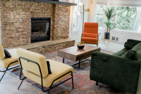 Charming Kelowna Haven with Hot Tub, Parking & Pet Friendly